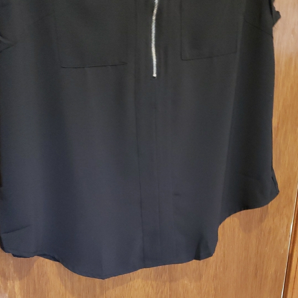 Women's Black Sleeveless Zip-Front Blouse - Picture 5 of 11